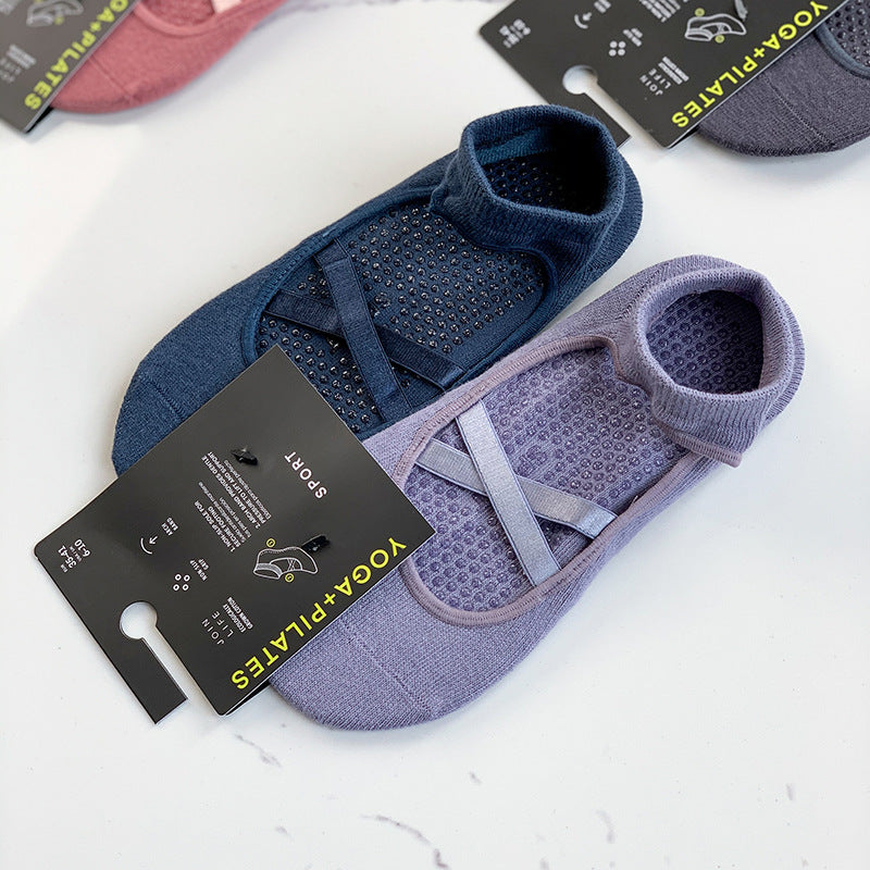 Discover pilate and yoga gripsocks, the essential studio accessory with an elegant twist. Perfect for Fitness, gym, workout, studio, wall pilate, and barre.