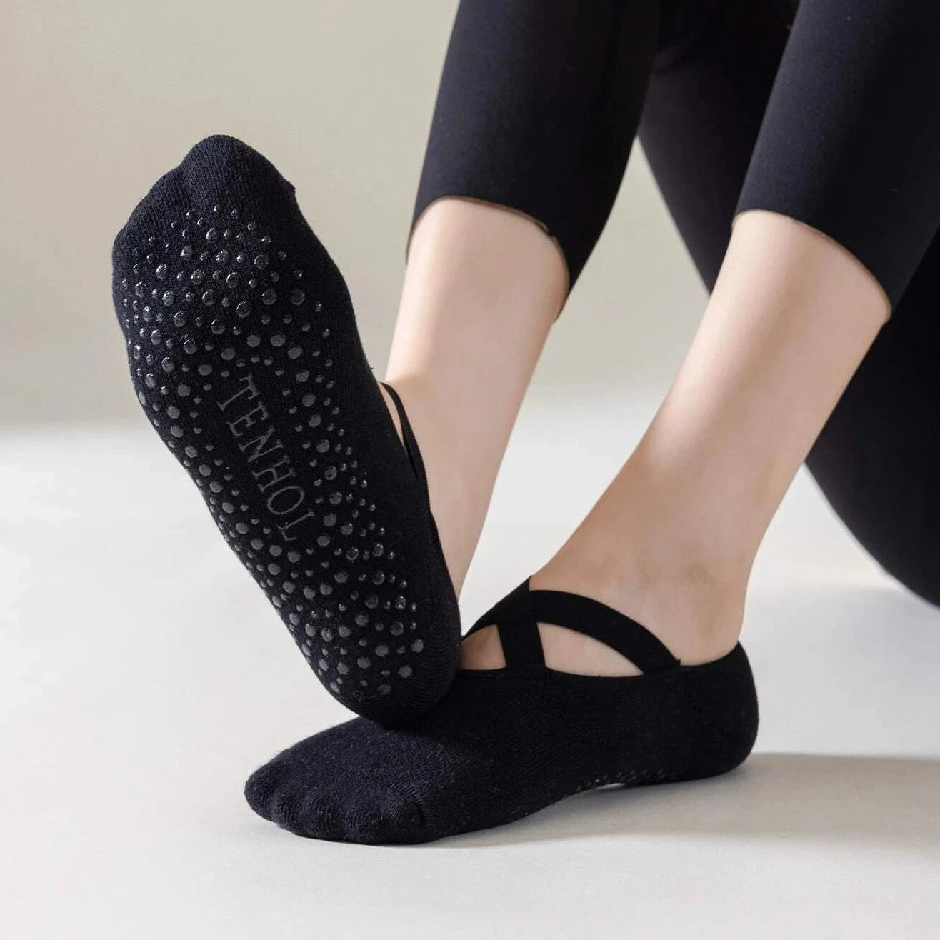 pilate grip socks, reformer pilates socks,best pilates socks, yoga gripsocks, studio socks, fitness socks, gym socks, workout socks, and barre socks, gripsocks in Canada, gripsocks in USA, Australia gripsocks