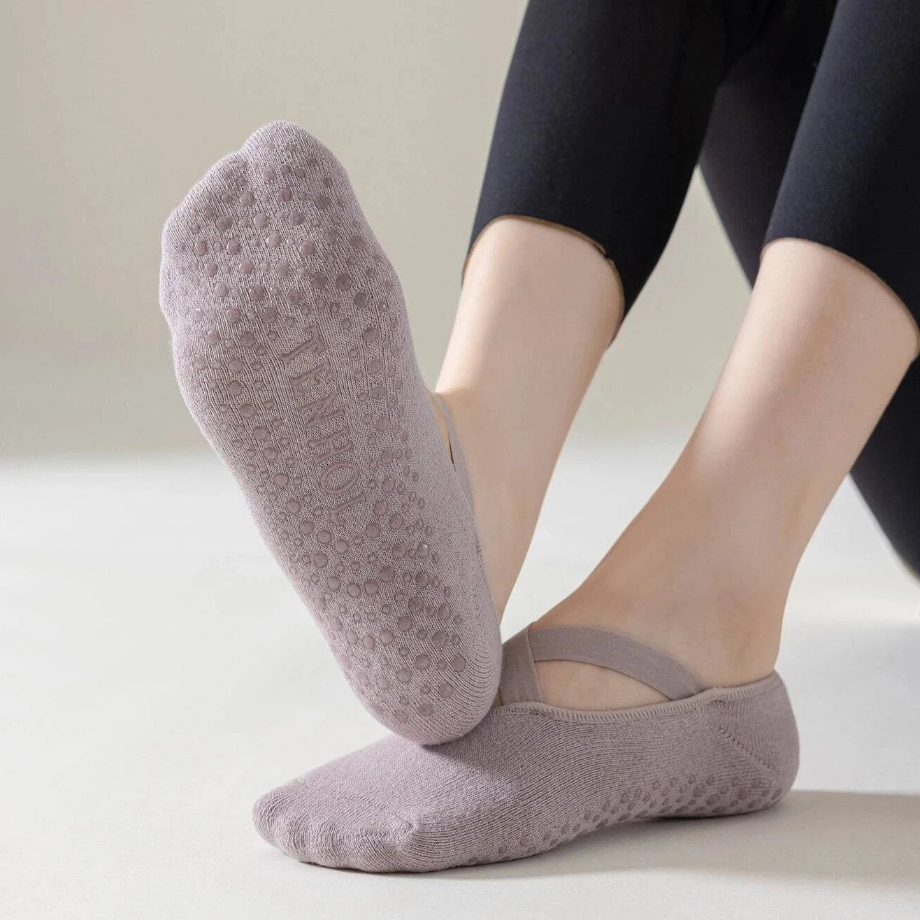 pilate grip socks, reformer pilates socks,best pilates socks, yoga gripsocks, studio socks, fitness socks, gym socks, workout socks, and barre socks, gripsocks in Canada, gripsocks in USA, Australia gripsocks